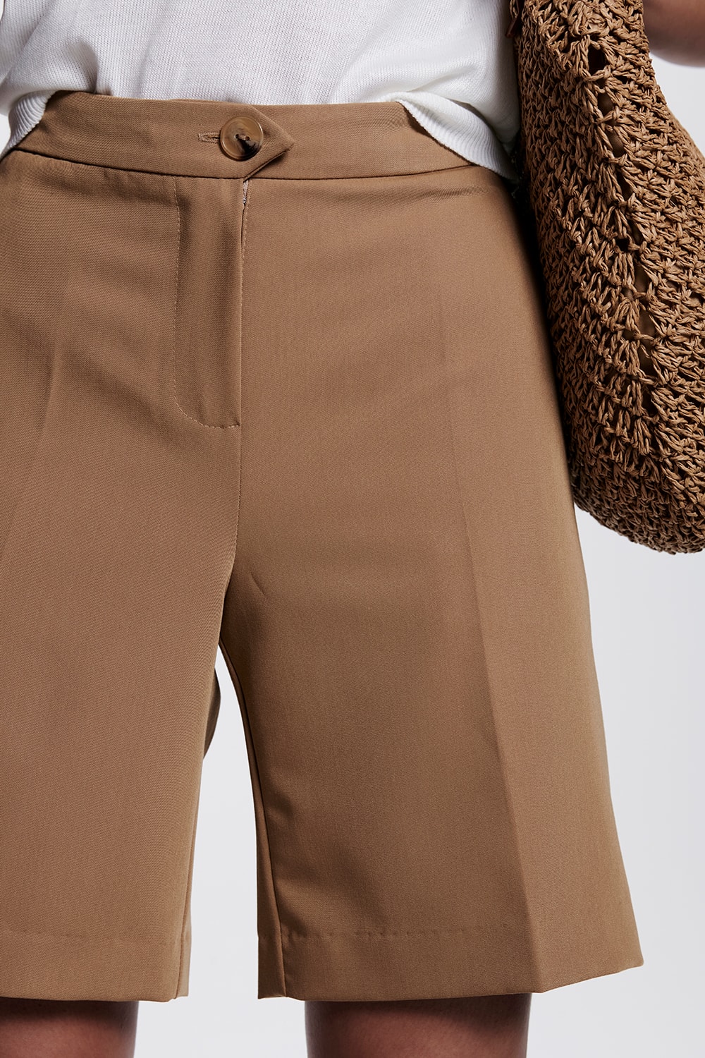 BERMUDA COM BOLSOS - CAMEL