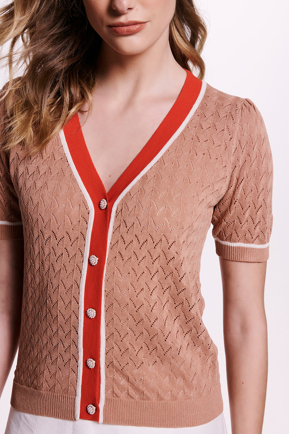 CARDIGAN TRICOT JACQUARD MANGA CURTA - CAMEL