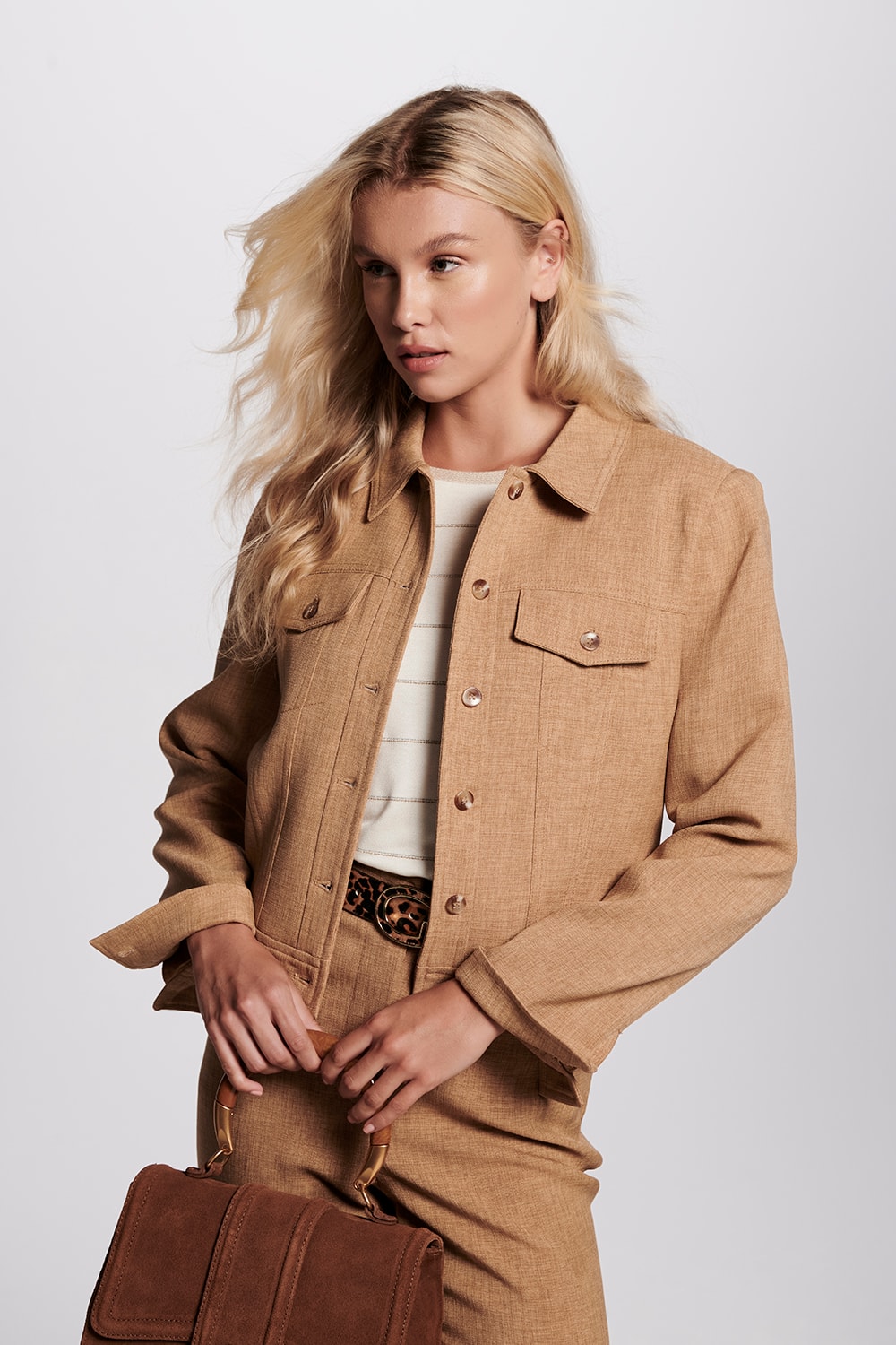 JAQUETA COM BOLSOS - CAMEL